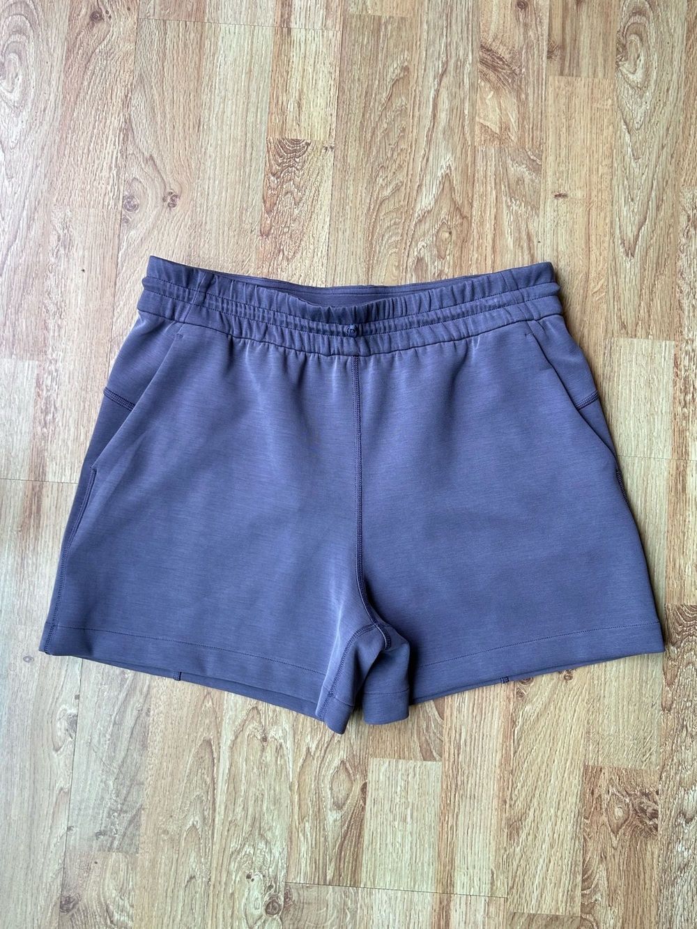 Lululemon Softstreme High-Rise Short 4"
Nightfall